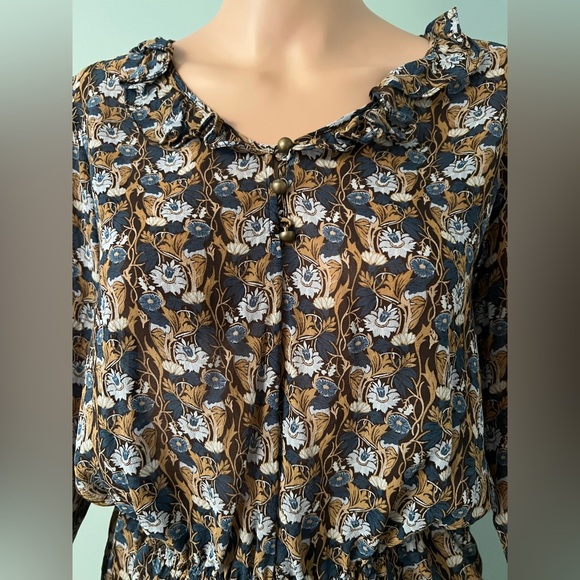 Women's Michael Kors Floral Silk Shirt with small ruffles and Gold Button, Small - Picture 6 of 15